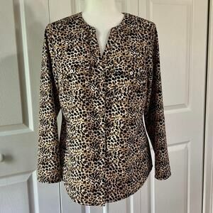 Leopard print top blouse. M/L see measurements Pockets. Button up, Roll sleeves